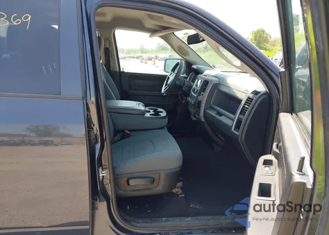 2019 Ram 1500 Classic Express 4X4 6'4 Box из США, поврежденный, VIN 1C6RR7FG4KS624571